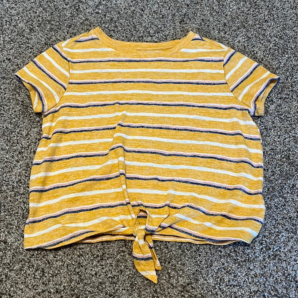 Cute basic tee shirt. Size: small. Color: yellow, and others.
